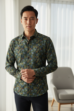 Load image into Gallery viewer, Green Highland Shirt - Zain Taichi

